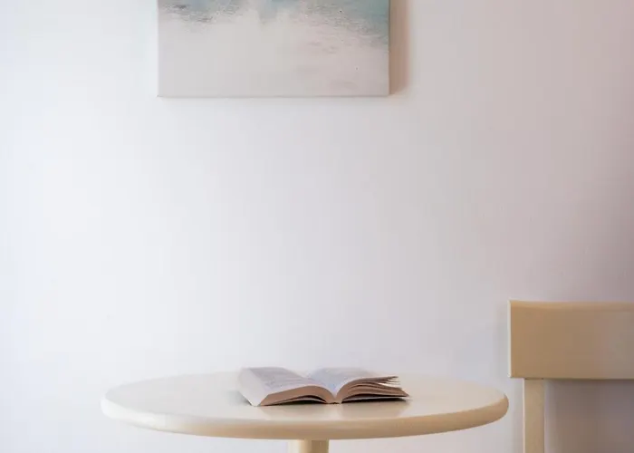 Aeolis Adamantas (Milos)